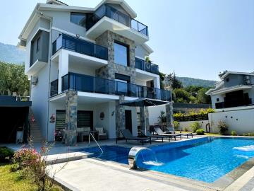 pool_mainfrontvilla