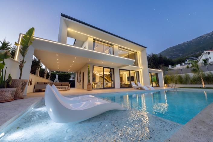 Image No.1-3 Bed Villa / Detached for sale