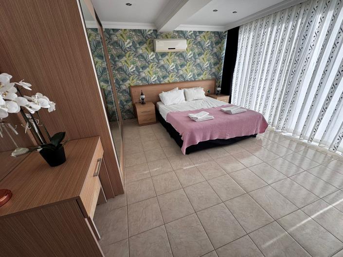 Image No.10-3 Bed Apartment for sale