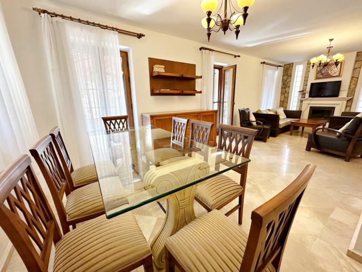 Image No.8-4 Bed Villa / Detached for sale