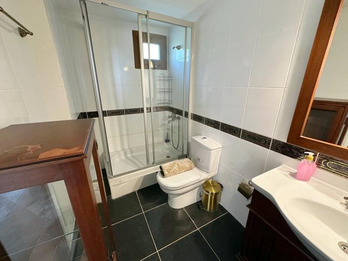 Image No.13-4 Bed Villa / Detached for sale