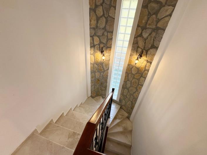 Image No.25-4 Bed Villa / Detached for sale