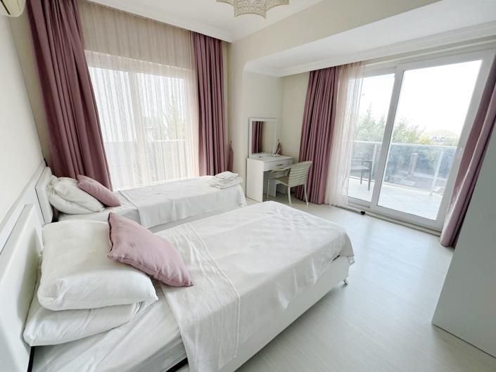 Image No.20-4 Bed Villa / Detached for sale