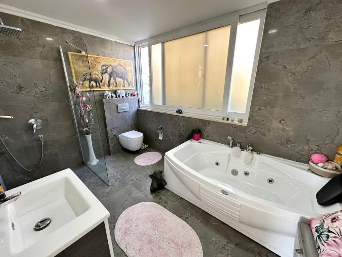 Image No.28-4 Bed Villa / Detached for sale