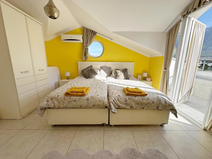 Image No.39-4 Bed Villa / Detached for sale