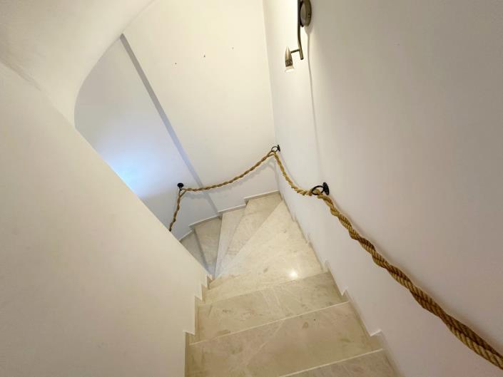 Image No.12-4 Bed Apartment for sale