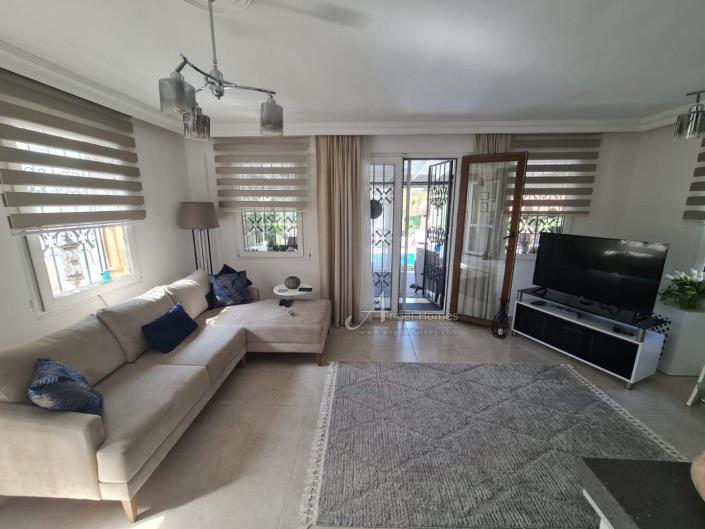 Image No.10-3 Bed Villa / Detached for sale