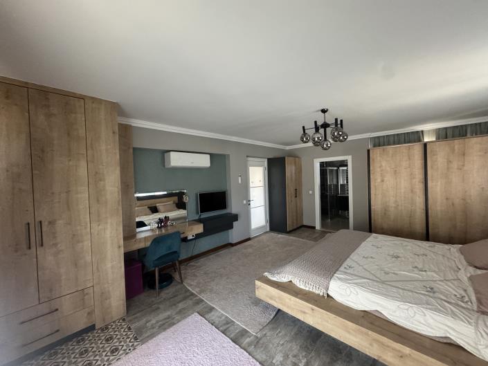 Image No.13-5 Bed Villa / Detached for sale