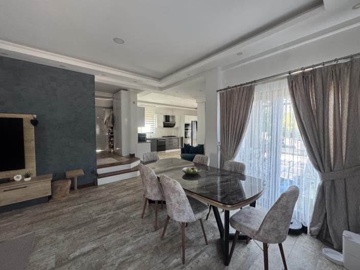 Image No.10-5 Bed Villa / Detached for sale