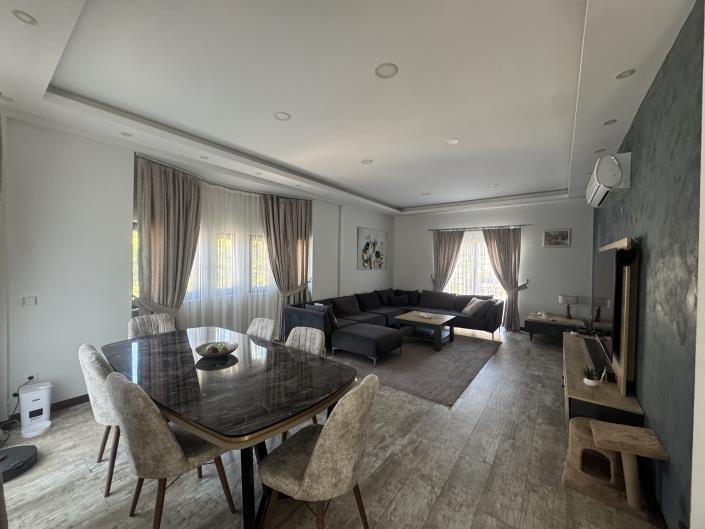 Image No.9-5 Bed Villa / Detached for sale