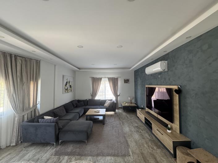 Image No.6-5 Bed Villa / Detached for sale