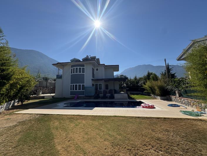 Image No.2-5 Bed Villa / Detached for sale