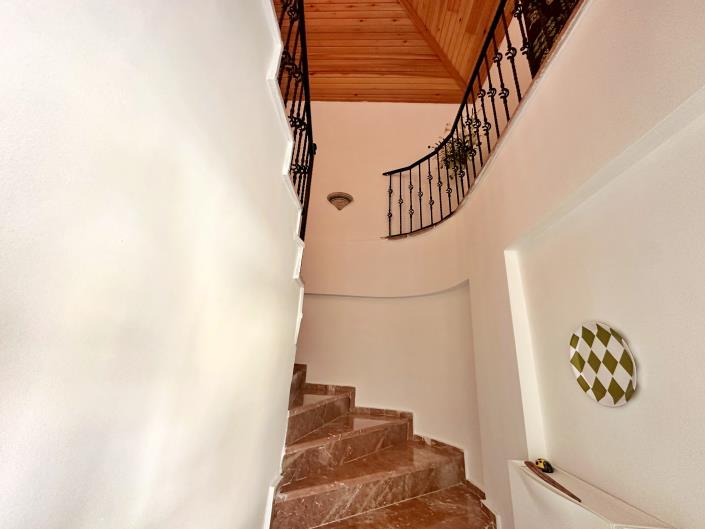 Image No.38-3 Bed Apartment for sale