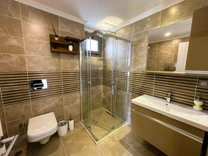 Image No.14-4 Bed Villa / Detached for sale