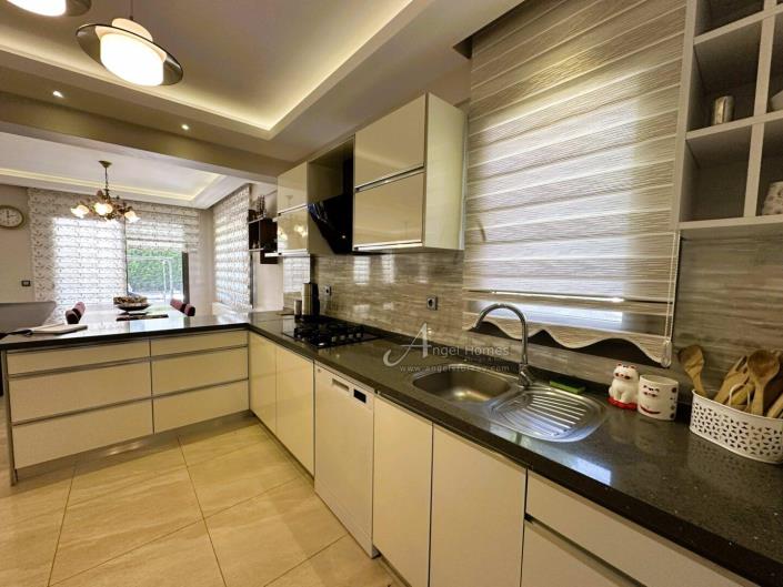 Image No.8-4 Bed Villa / Detached for sale