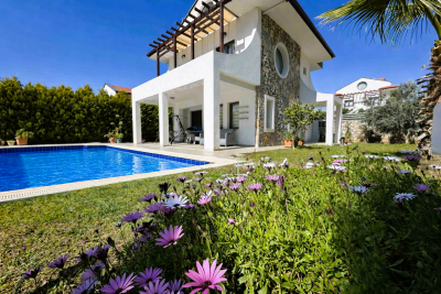 pool-outside-villa-ozalp