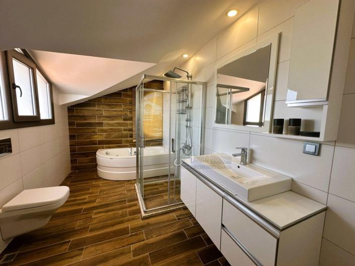 Image No.17-4 Bed Villa / Detached for sale