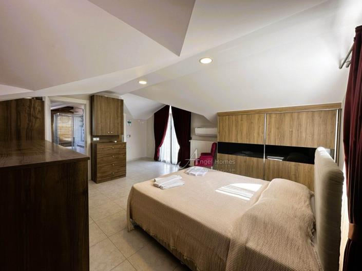 Image No.18-4 Bed Villa / Detached for sale