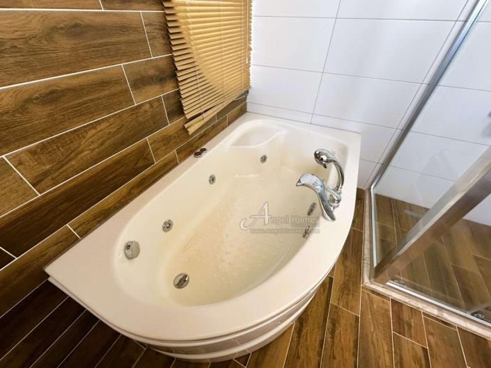 Image No.20-4 Bed Villa / Detached for sale