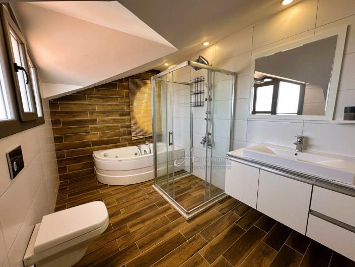 Image No.19-4 Bed Villa / Detached for sale