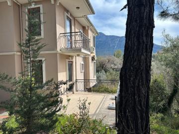 Olive-Grove-2-bed-lower-floor-patio-1