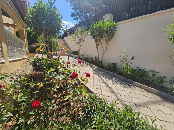 Image No.33-4 Bed Villa / Detached for sale