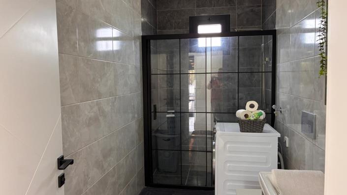 Image No.44-4 Bed Villa / Detached for sale