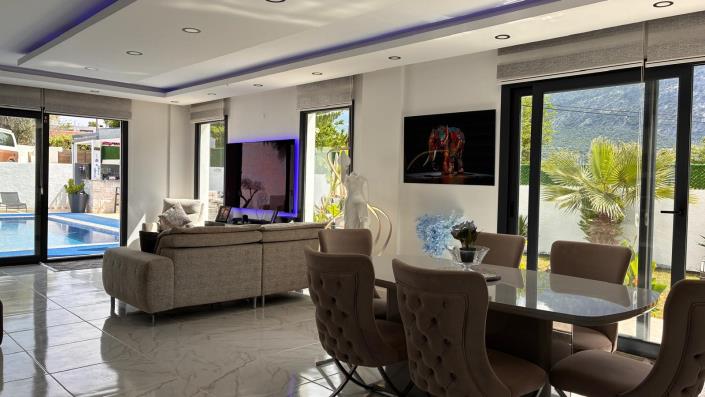 Image No.14-4 Bed Villa / Detached for sale