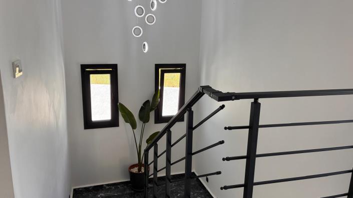 Image No.53-4 Bed Villa / Detached for sale
