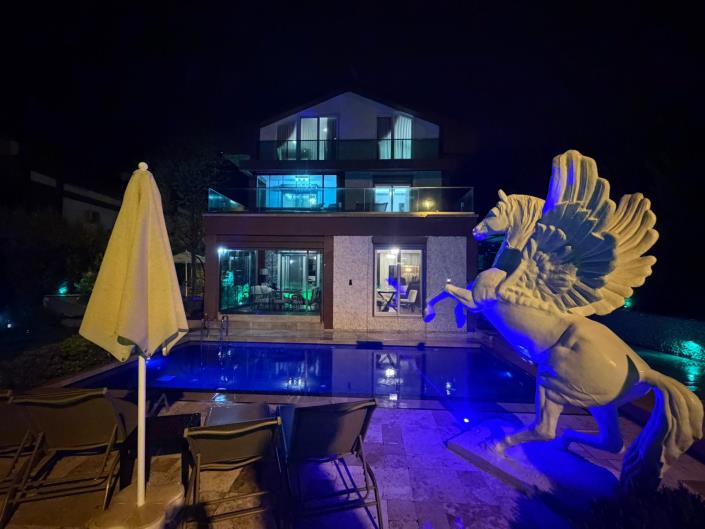 Image No.40-4 Bed Villa / Detached for sale