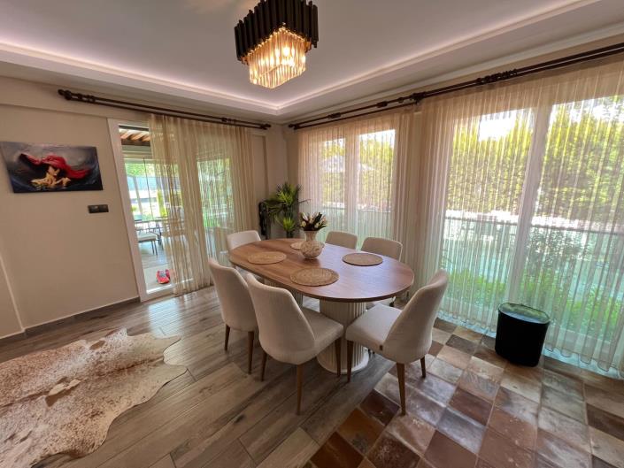 Image No.16-4 Bed Villa / Detached for sale