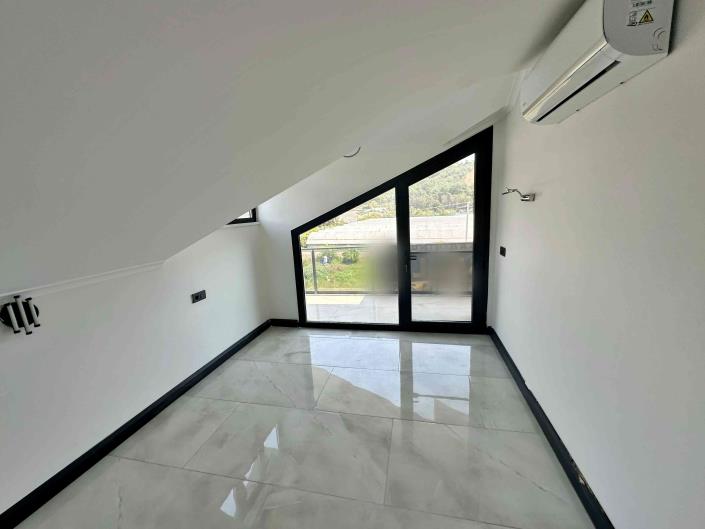 Image No.14-5 Bed Villa / Detached for sale