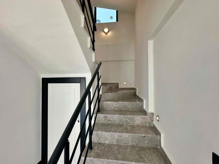 Image No.27-5 Bed Villa / Detached for sale