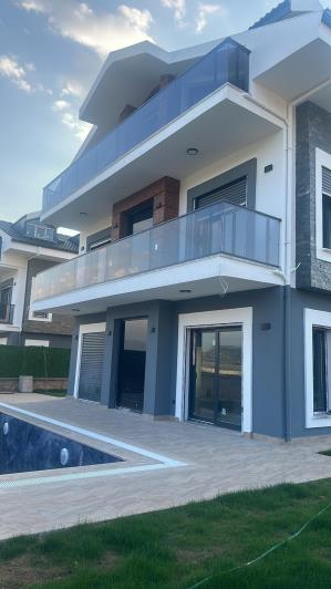 Image No.3-5 Bed Villa / Detached for sale