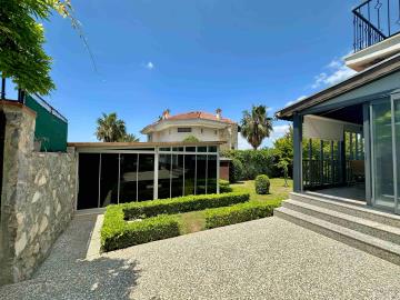 entrance-side-and-garage