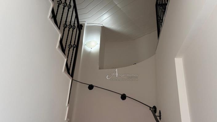 Image No.21-3 Bed Apartment for sale