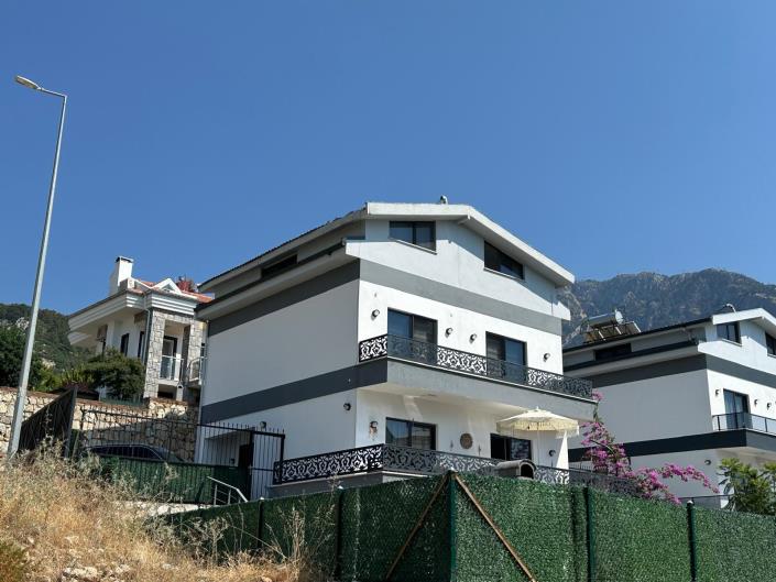 Image No.39-4 Bed Villa / Detached for sale