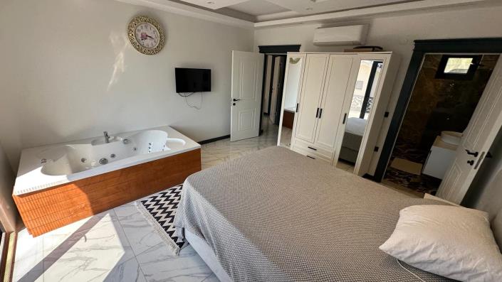 Image No.15-4 Bed Villa / Detached for sale