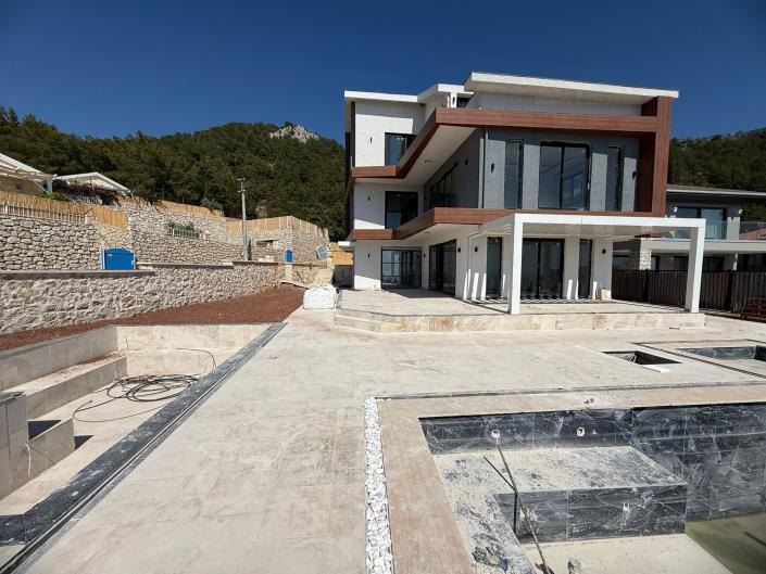 Image No.2-8 Bed Villa / Detached for sale
