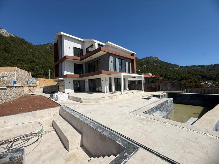 Image No.3-8 Bed Villa / Detached for sale