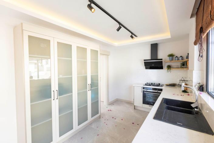 Image No.11-4 Bed Apartment for sale