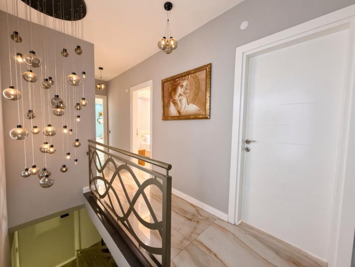Image No.19-5 Bed Villa / Detached for sale