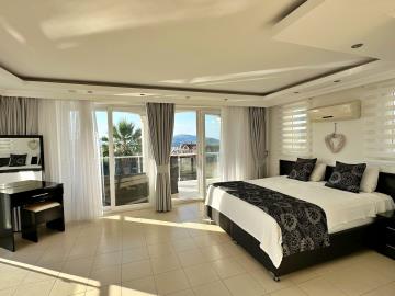 1-1st-bedroom