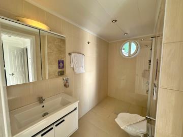 1st-ensuite