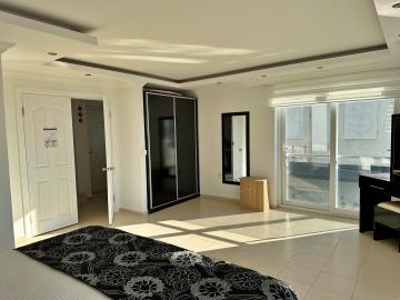 2-1st-bedroom