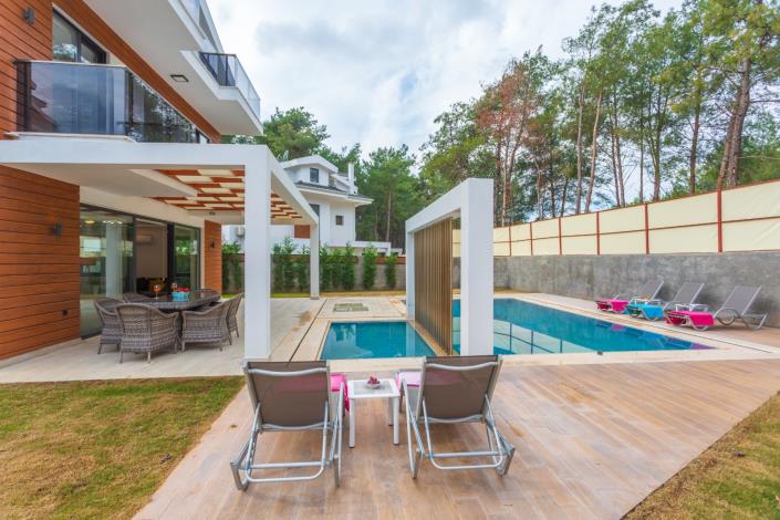 Image No.5-4 Bed Villa / Detached for sale