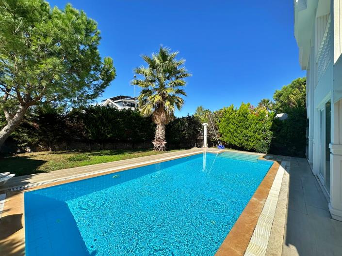 Image No.6-4 Bed Villa / Detached for sale
