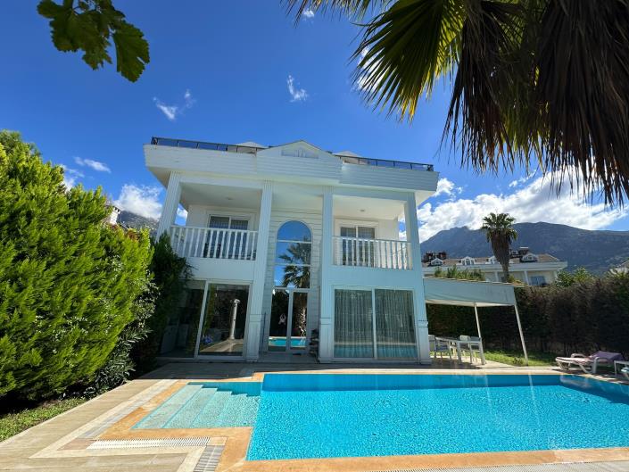 Image No.2-4 Bed Villa / Detached for sale