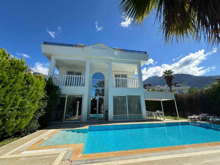 Image No.41-4 Bed Villa / Detached for sale