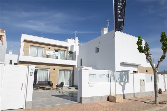 Image No.1-3 Bed House for sale